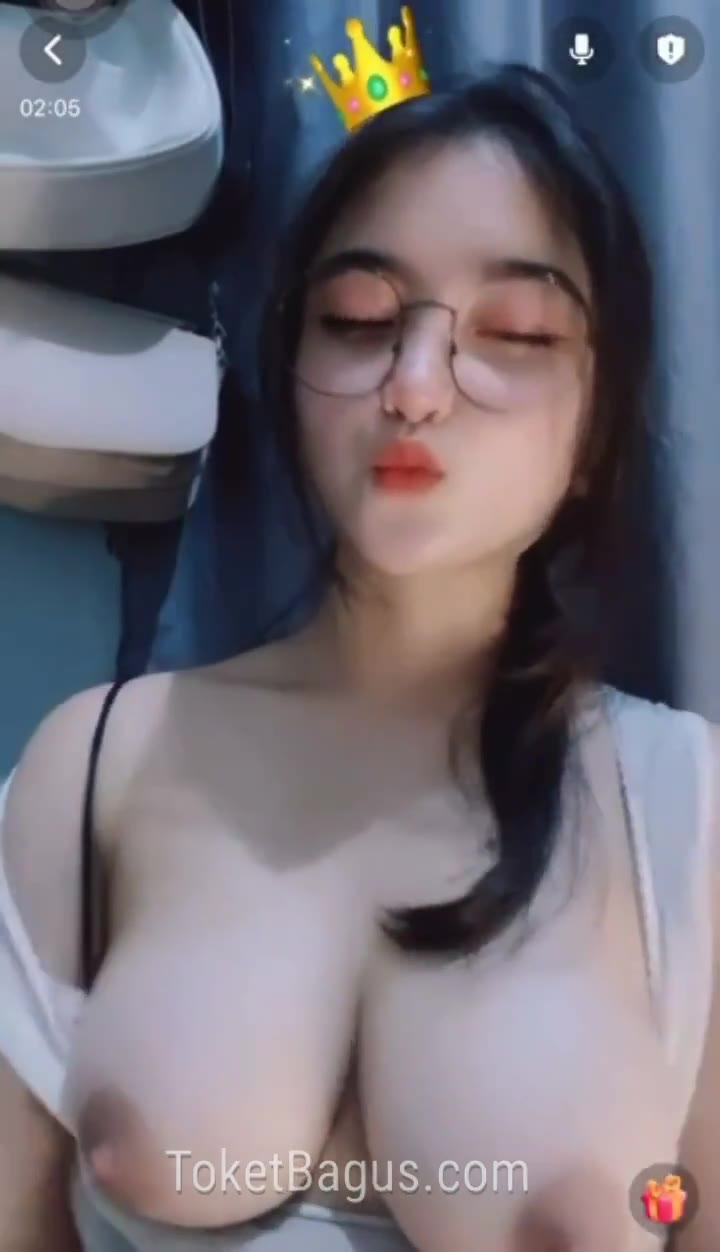 Cika Tiktok Pamer Toket gede banget pengen diremes