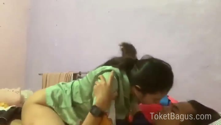 Sama kakak ipar masih pakek baju tidur