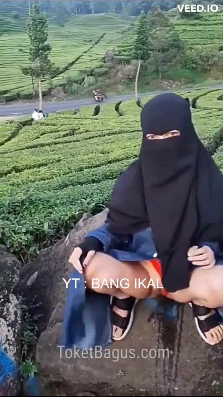 Video Wanita Bercadar Viral di Perkebunan Teh Ciwidey