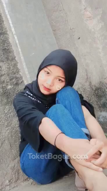 Ngentot memek mulus jilbab abg imut tanpa bulu